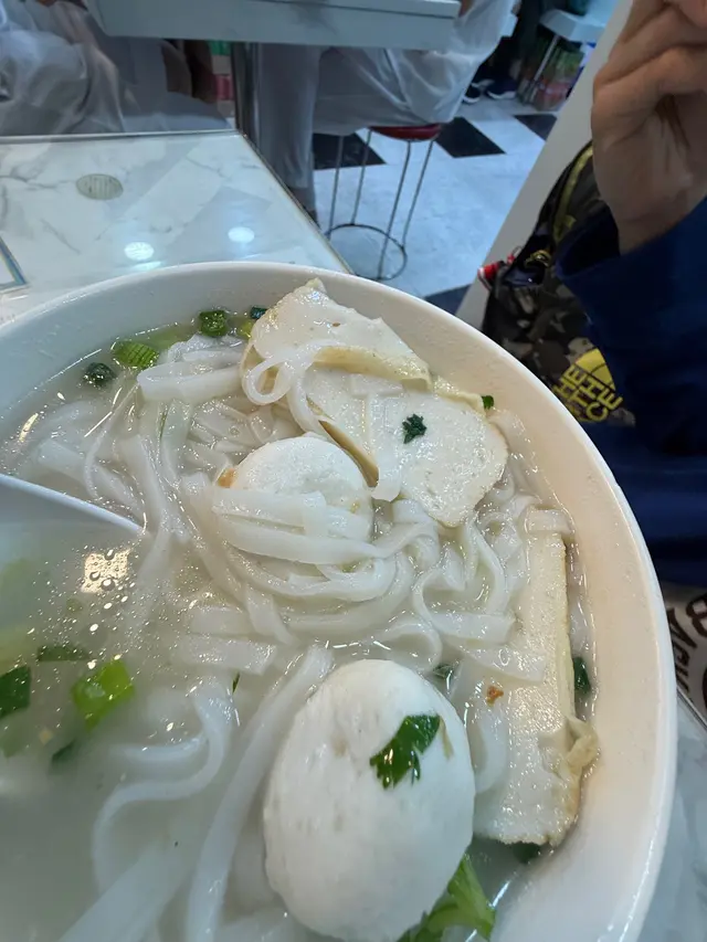 魚蛋魚片，湯河