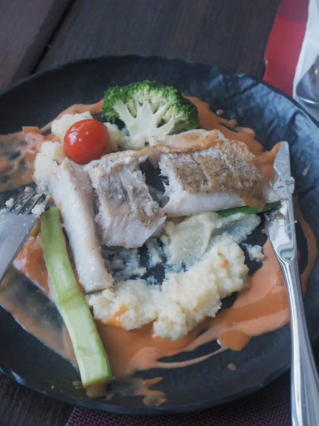 香煎盲曹魚柳配粟米蓉和荀