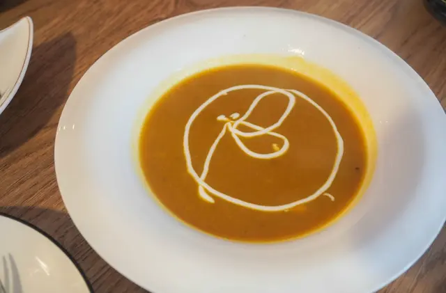 Creamy turmeric cauliflower soup