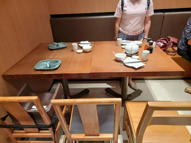 6個人坐4人位
#服務差