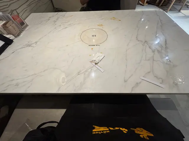 員工係我面前清枱，9:10pm我離開坐位時影低的