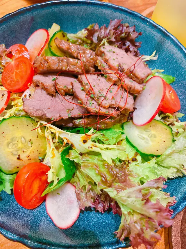 味噌烤牛舌和風沙律