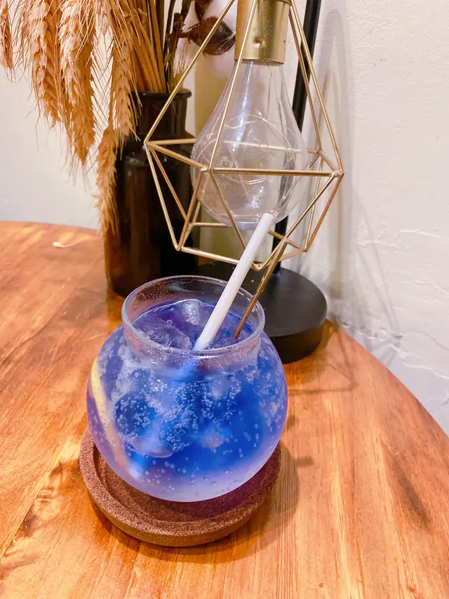 Butterfly pea lemonade soda