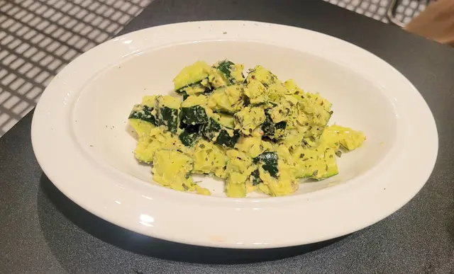 青瓜牛油果沙律