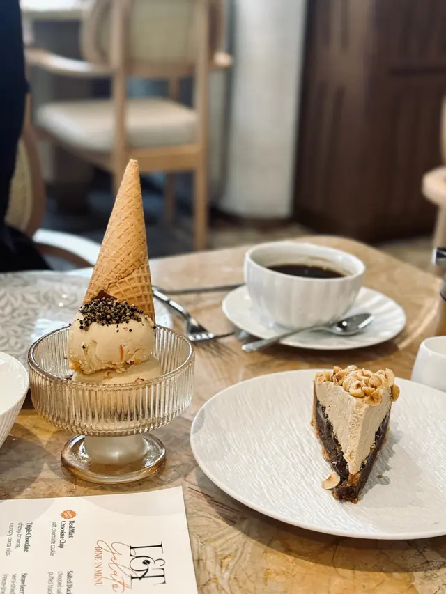 Coffee caramel tart/ Duck egg ice cream