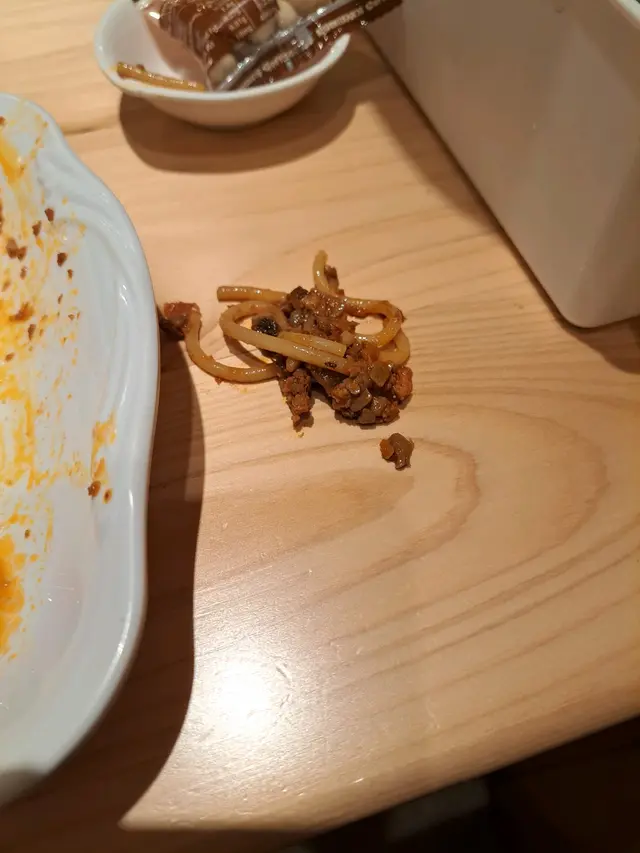 倉蠅分食
