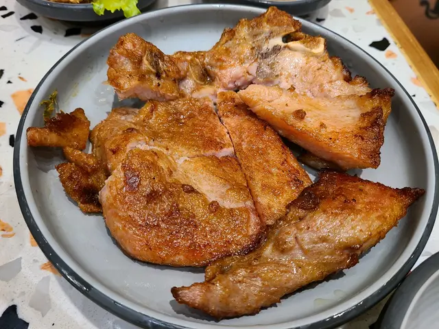 招牌豬扒酸酸辣辣銅鍋米線