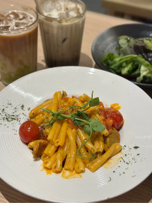 經典傳統蕃茄香腸孖辮粉