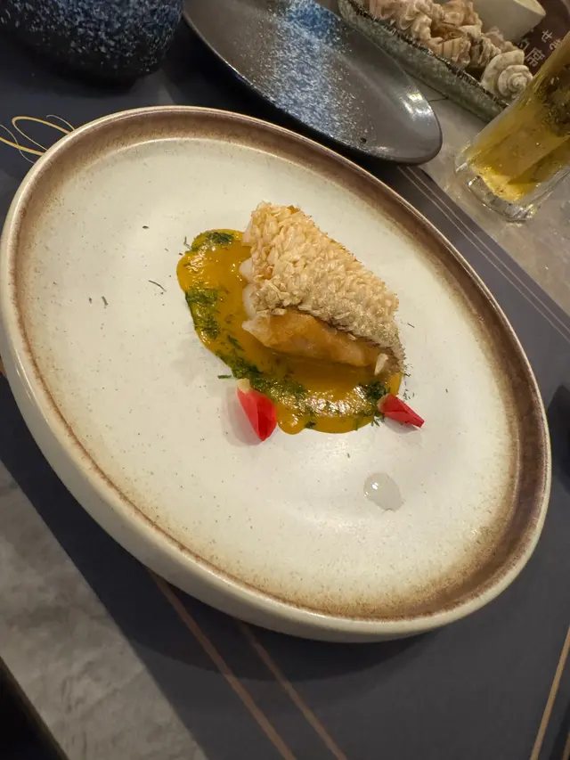 立鱗燒更加出彩，魚皮烤到脆卜卜，魚肉又嫩又鮮甜，簡直係海嘅味道！