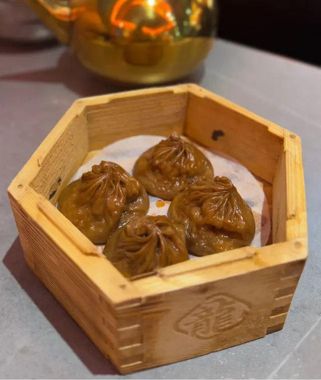 好特別嘅小籠包,咬落多汁,唔似有啲小籠包係好乾