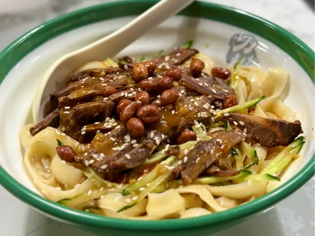 牛肉絲口水冷刀削麵