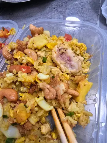 生雞波羅炒飯