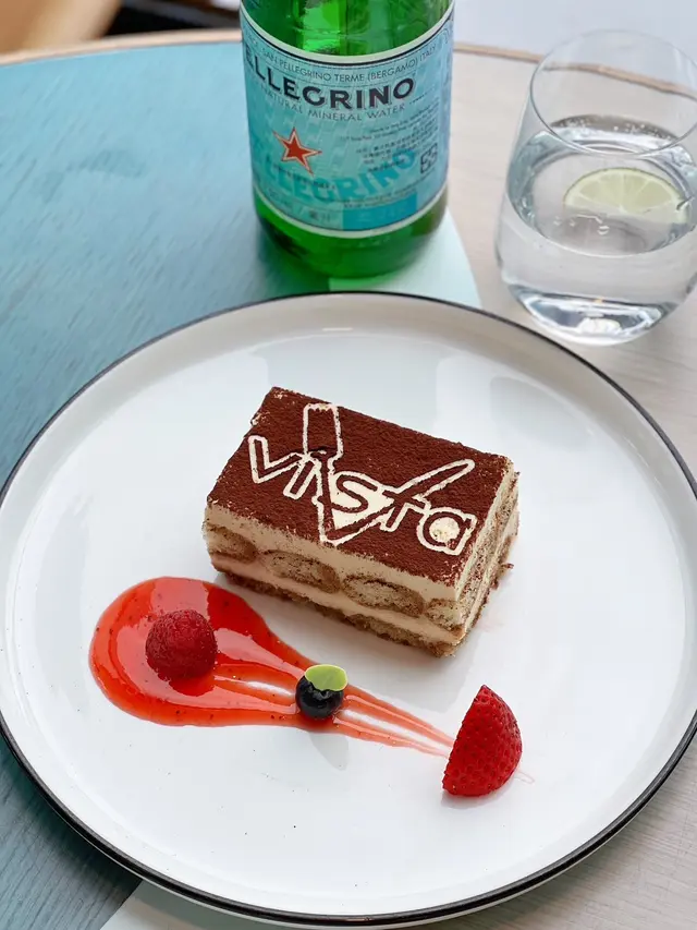 經典意⼤利芝⼠蛋糕