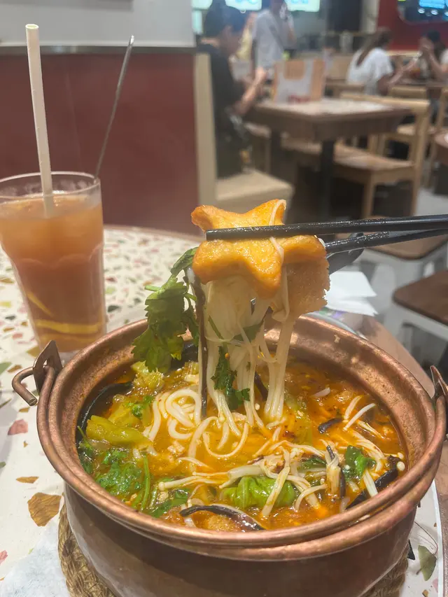 自選三餸米線（麻辣小辣、鱈魚豆腐、金菇、竹笙）