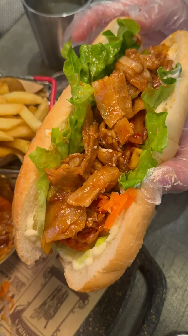 辣味豬腩片法包套餐