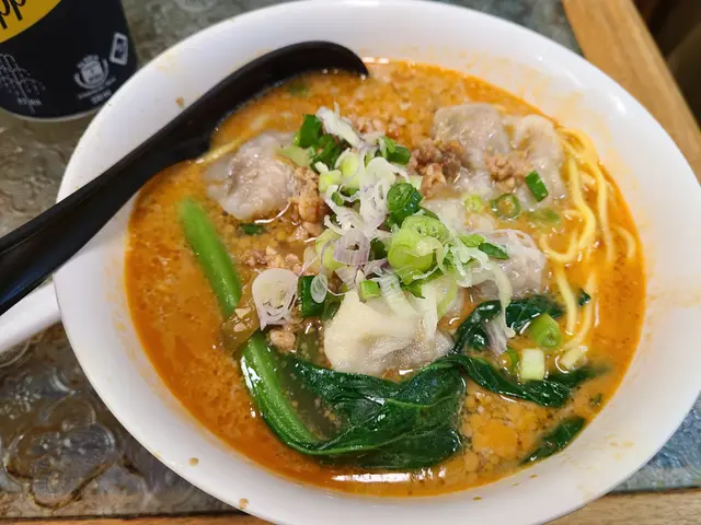 雲吞擔擔麵