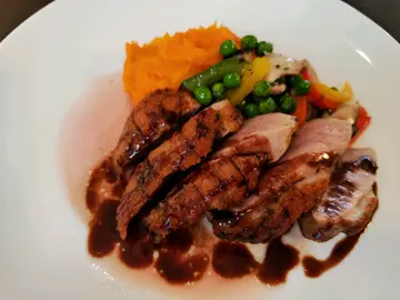 午餐:grilled duck breast