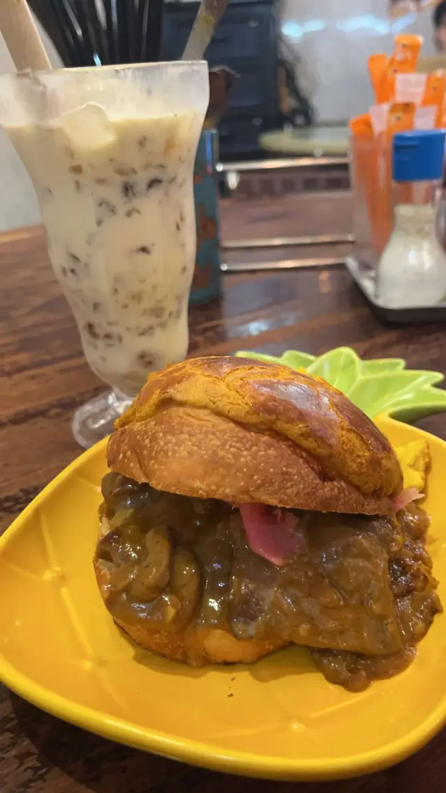 沙嗲牛肉菠蘿包