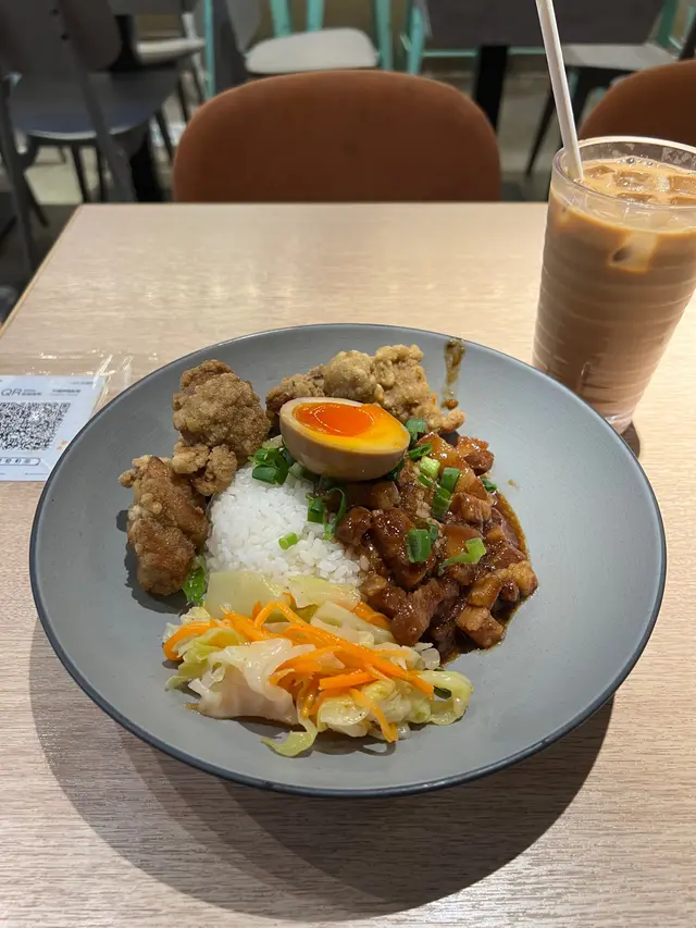 鹽酥雞滷肉飯