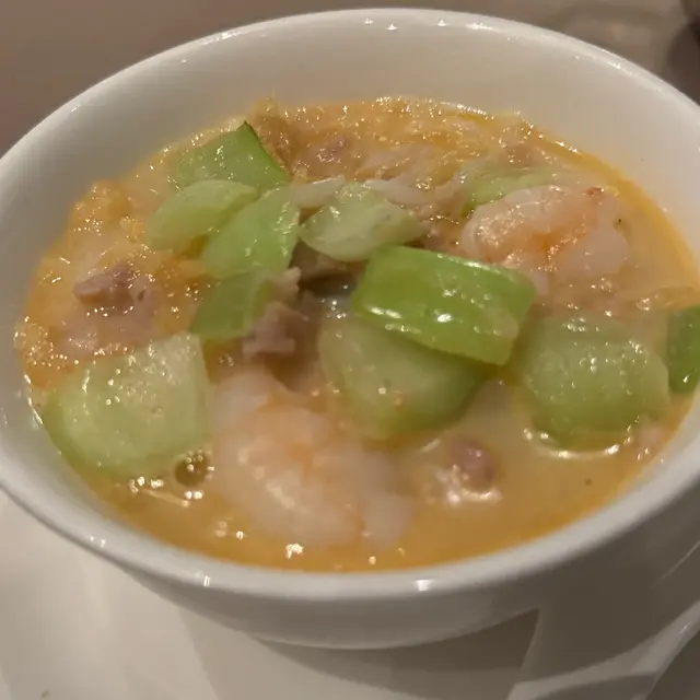 材料多、味道鮮、口感特別嘅龍蝦湯泡貴妃飯￼