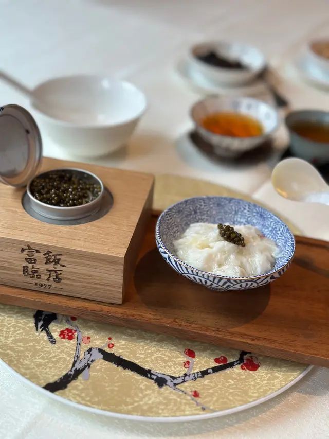 蛋白炒官燕伴鱘龍魚子