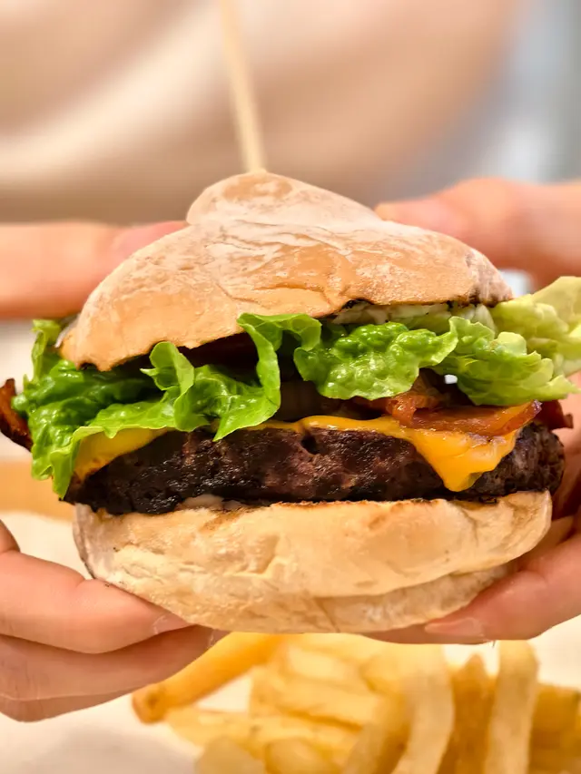 Crispy Bacon Cheese Burger