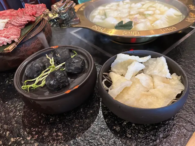 手打鵝肝墨汁墨魚丸、極品棉花魚肚