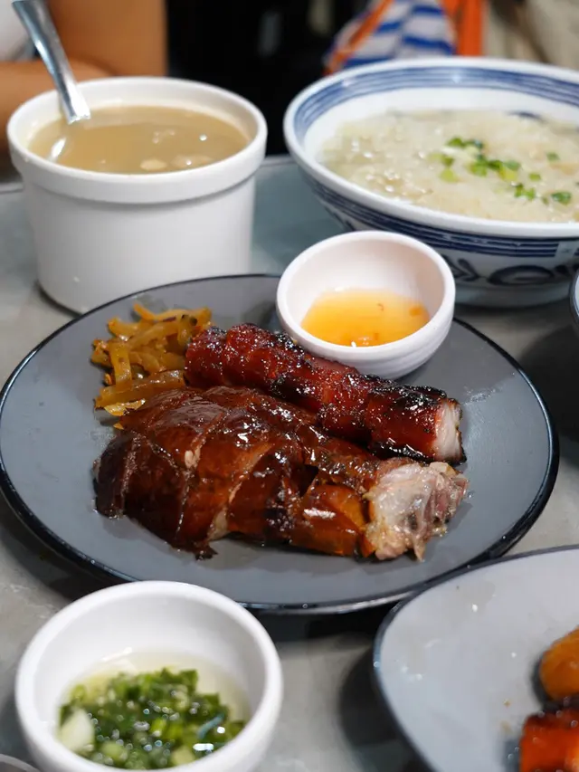 燒鵝叉燒雙拼米粉