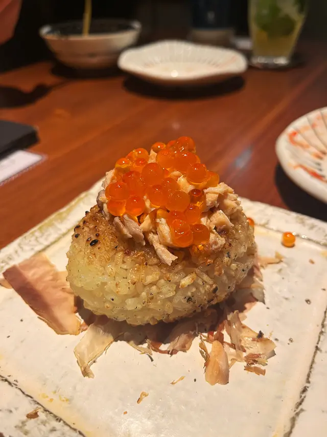 三文魚三文魚子燒飯團