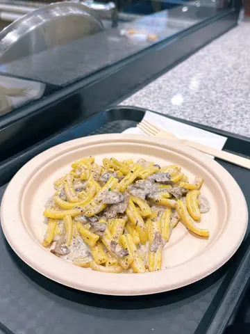 意大利麻花卷面配松露蘑菇酱