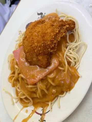 蒜茸汁吉列鱼柳火腿意粉