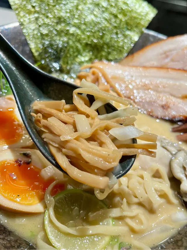 特製牡蠣白湯拉麵