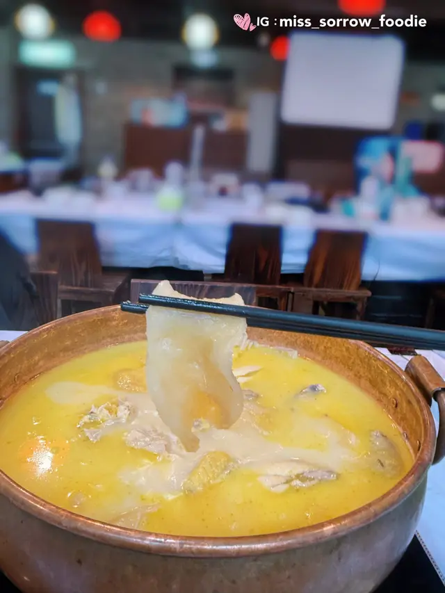 濃厚原隻雞煲花膠湯
