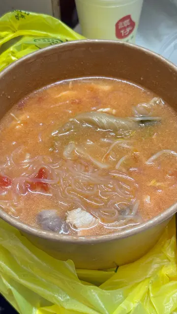 Gym餐蕃茄湯脆肉鯇雞肉蒟蒻麵加生菜
