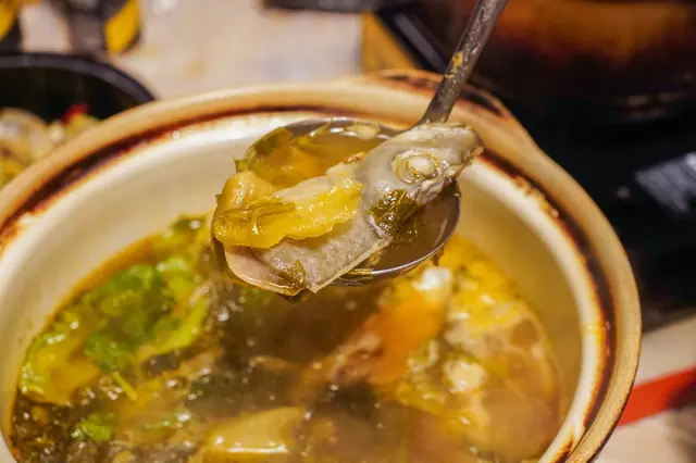  隨變酸燙魚嘴窩