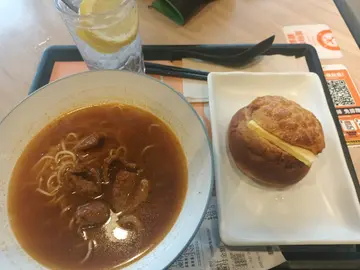  菠萝油+沙嗲牛肉+冻柠水