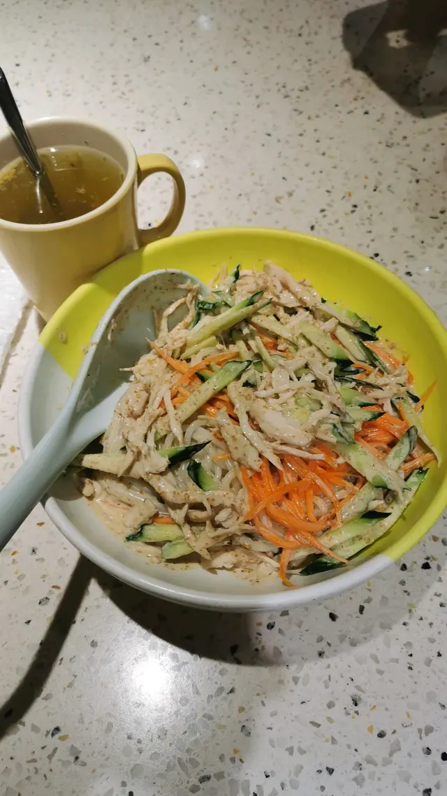 手撕雞麻醬三色撈米線