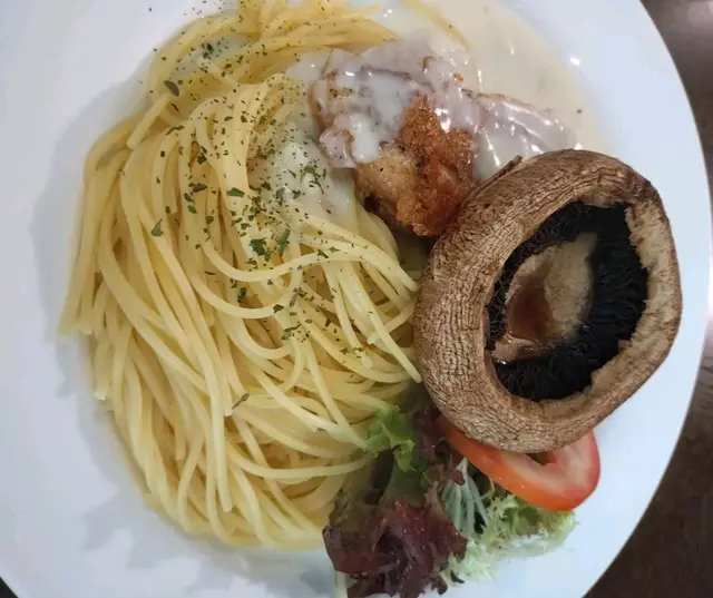 香煎雞扒配烤菇忌廉汁