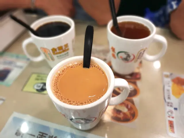 熱奶茶、熱咖啡