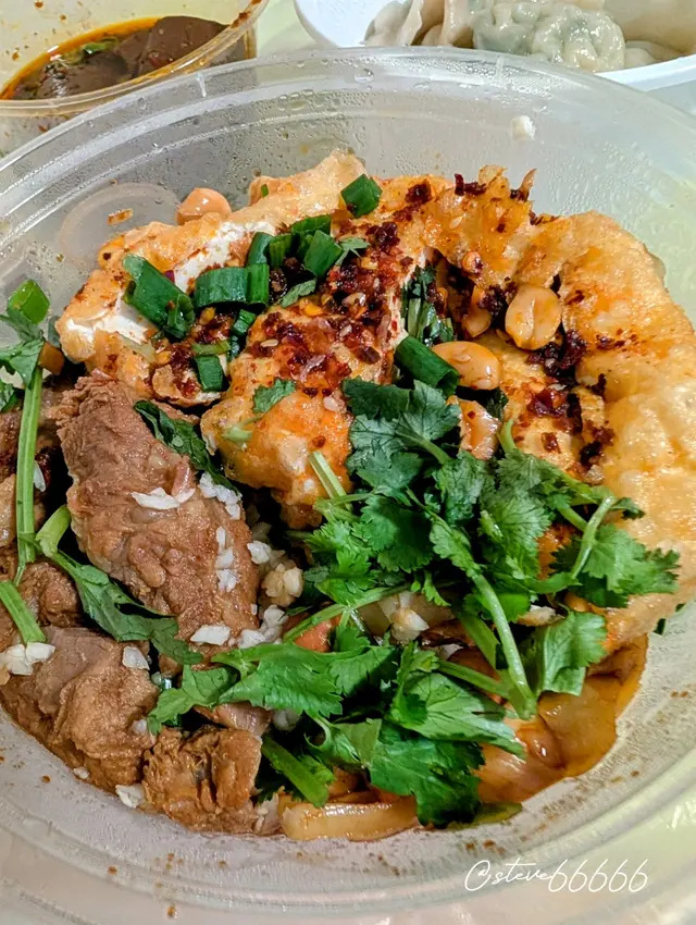 牛肋條拼豆腐撈刀削麵