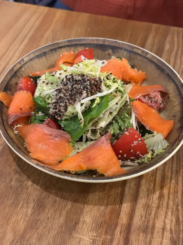 藜麥煙三文魚沙律