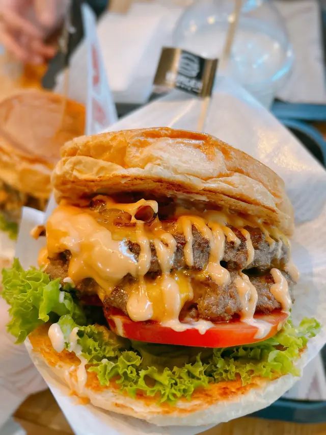 雙層安格斯牛芝士漢堡