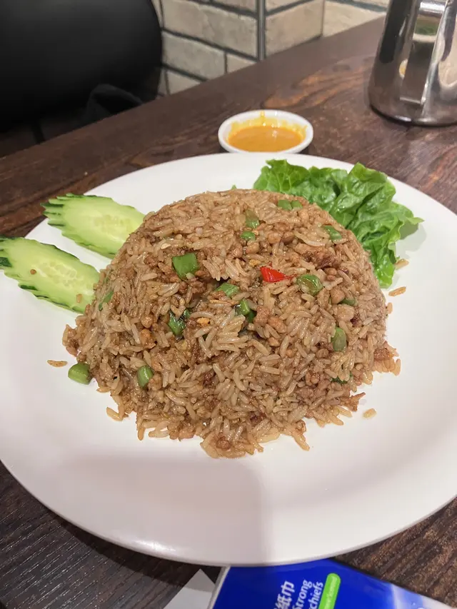 太油淋淋嘅炒飯￼