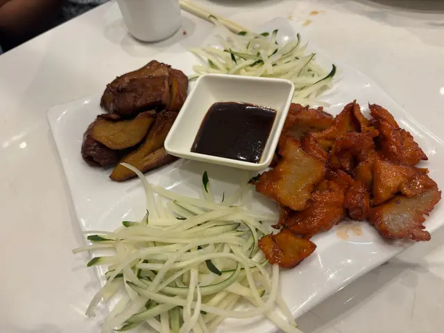 招牌蜜汁叉燒拼片皮鴨(跟掛包)