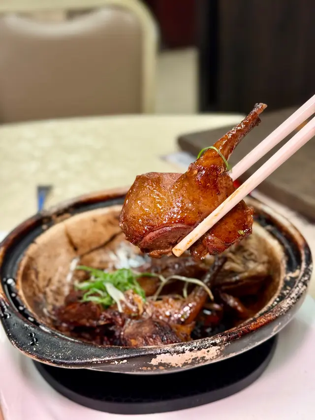 砂鍋醬香茅台炆嫩鴿