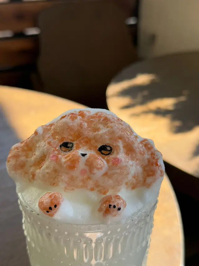 店員姐姐好好♡̴⟡.˚因為平時自定義拉花至少要提早一日預約！今次例外可以俾我即時book到🙈就得到呢個好可愛我家狗狗嘅3D飲品🥤質素對得住價錢！￼￼￼