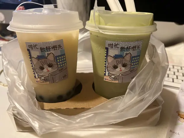 烤椰糖珍珠奶茉 $37 & 開心果椰椰雲頂 $43