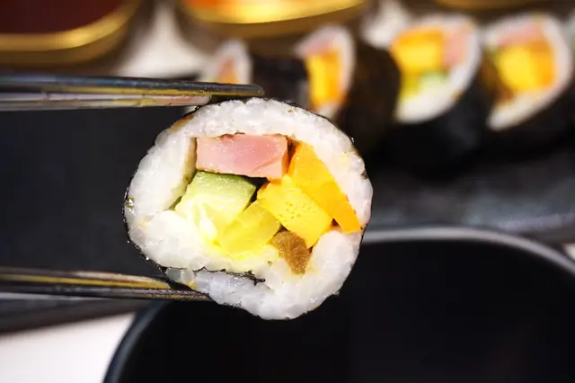 傳統雜錦紫菜包飯