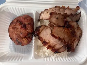 (烤豬頸肉+煎梅菜肉餅球)雙餸飯