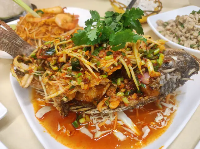 泰式香辣魚伴青芒沙律